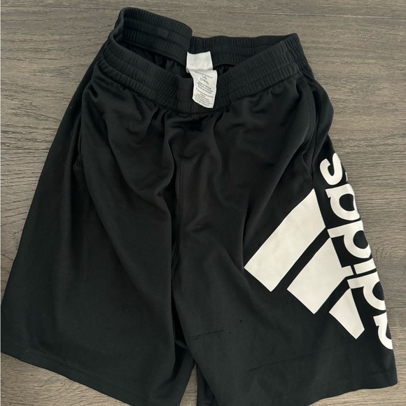 BUNDLE. 6 Boys youth shorts, 5 Adidas sz YL, 1 Nike sz YXL. Like New. - Picture 4 of 7